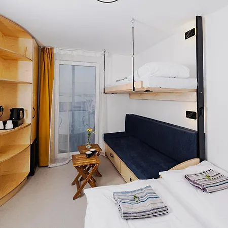 Yachter Club Modrá čajka Botel Bratislava