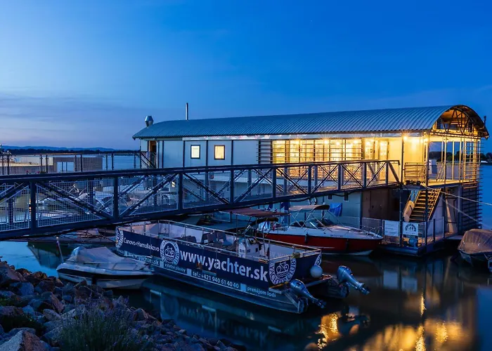 Botel Yachter Club Modrá čajka Bratislava