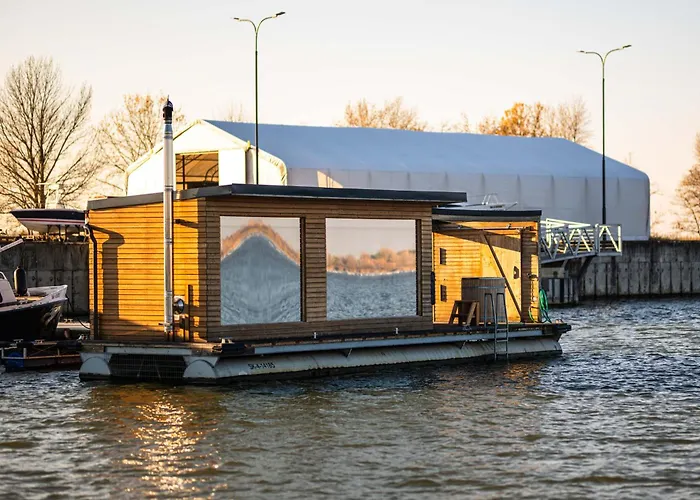 Yachter Club Modrá čajka Botel Bratislava