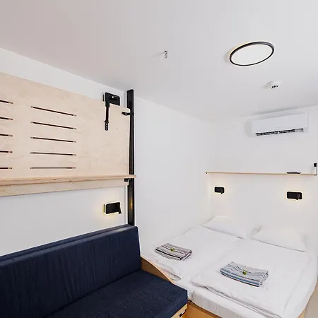 Yachter Club Modrá čajka Hotel en barco Bratislava