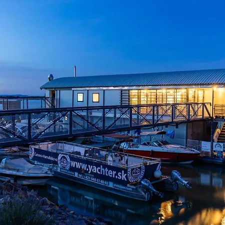 Botel Yachter Club Modrá čajka Bratislava