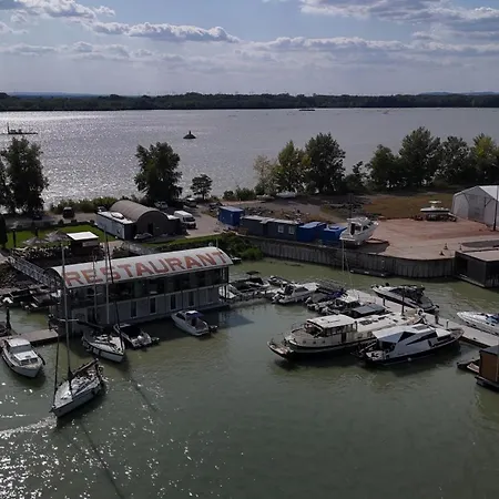 Yachter Club Modrá čajka 3* Bratislava