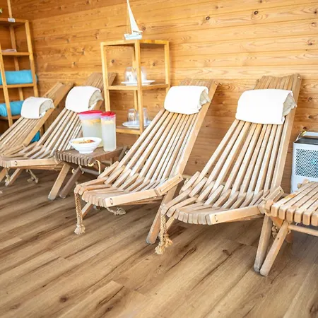 Yachter Club Modrá čajka Hotel en barco 3*