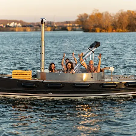 Hotel en barco Yachter Club Modrá čajka 3*