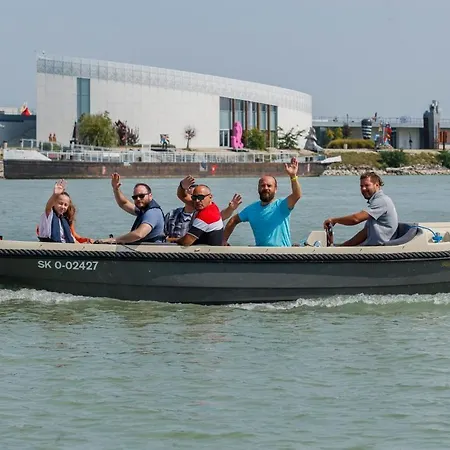 Hotel en barco Yachter Club Modrá čajka 3*