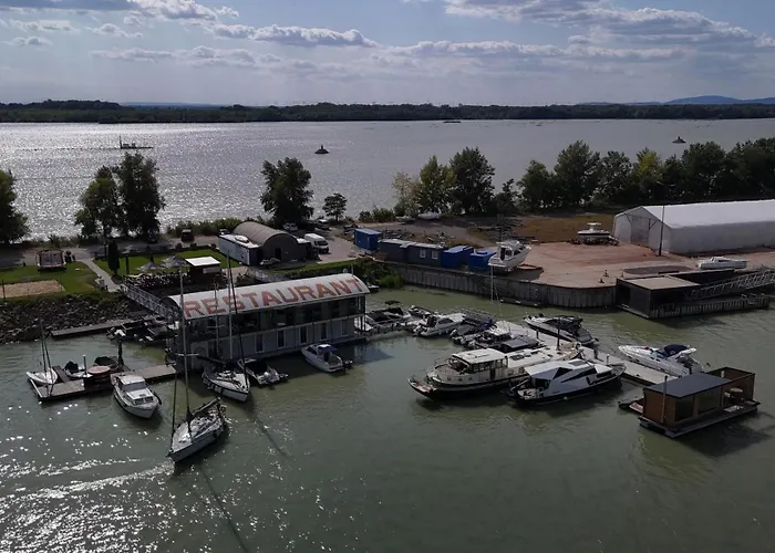 Yachter Club Modra Cajka 3* براتسيلافا