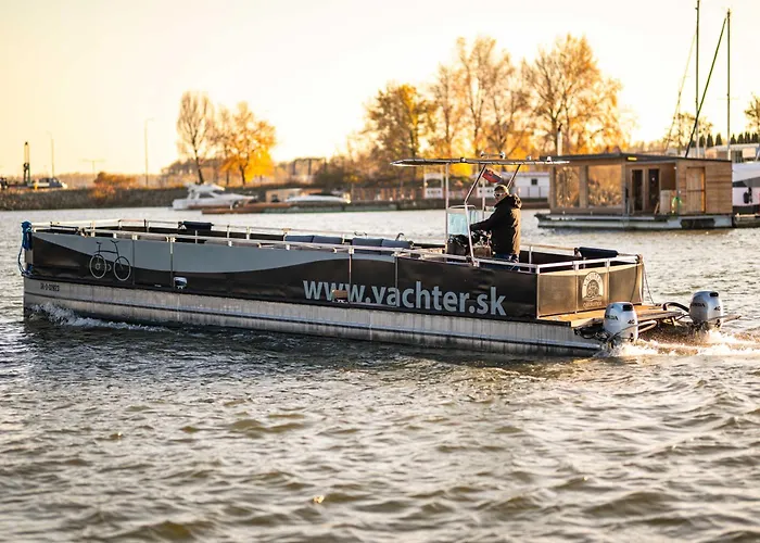 Yachter Club Modra Cajka بوتيل