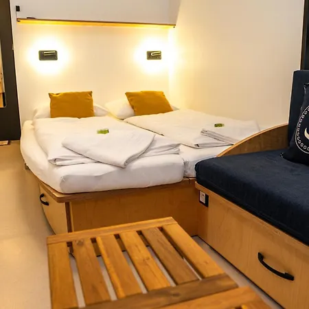 Yachter Club Modra Cajka 보트호텔 3*