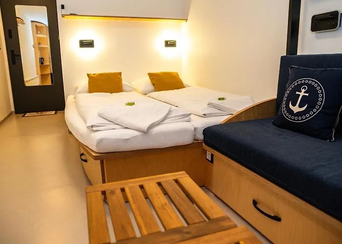 Yachter Club Modra Cajka 보트호텔 3*