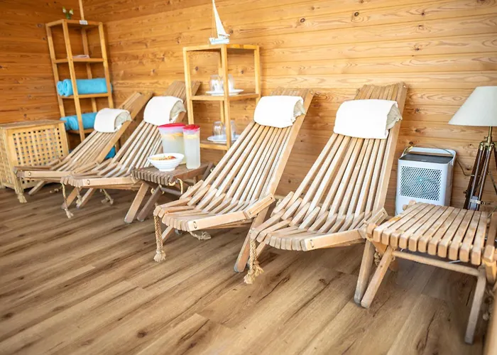 Yachter Club Modra Cajka 보트호텔 3*